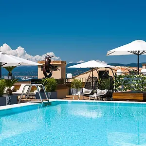 https://hotel-de-paris-saint-tropez.fr-provencehotel.com
